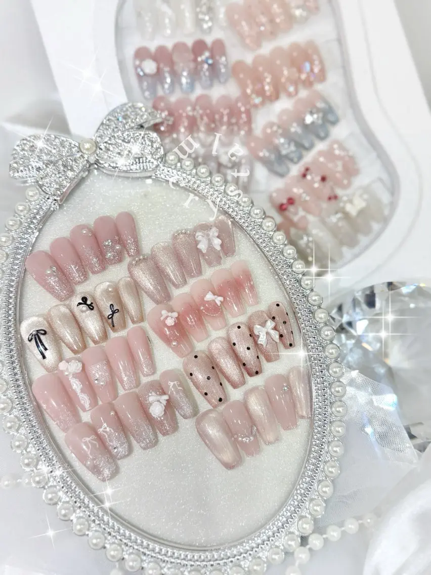 ミディアム ハンドネイル Nailsalon M-crystalのネイルデザイン