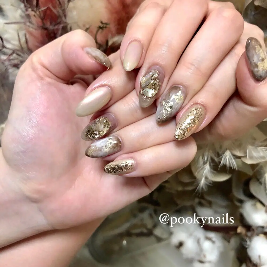 ネイル ブラウン ゴールド ニュアンスネイル ハンドネイル Pooky nailsのネイルデザイン