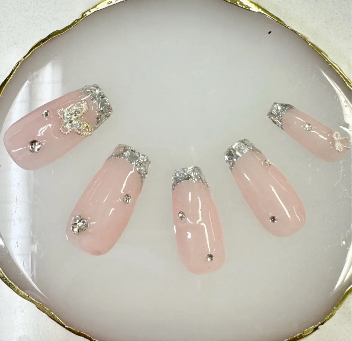 ネイル フットネイル フレンチネイル ガラスフレンチ 韓国ネイル マグネットネイル Queeens nailのネイルデザイン