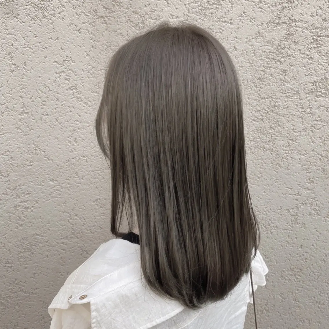 セミロング カラー ブリーチ ダブルカラー グレージュ カーキグレージュ ブリーチなしカラー カット ヘアカラー 透明感カラー🌿 グレージュ🐺陽介のヘアスタイル