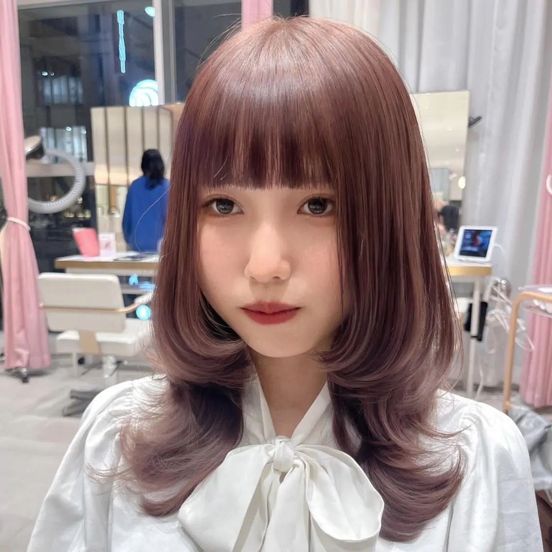 セミロング カラー ウルフカット 赤羽今日子/レイヤー /盛れる顔まわりのヘアスタイル