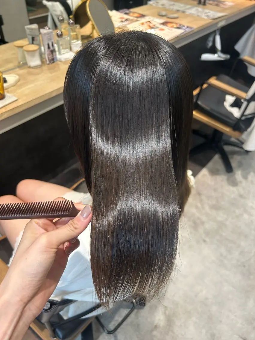 セミロング パーマ 髪質改善 ストレートパーマ カット 縮毛矯正 トリートメント hubhair レイヤー/透明感のヘアスタイル