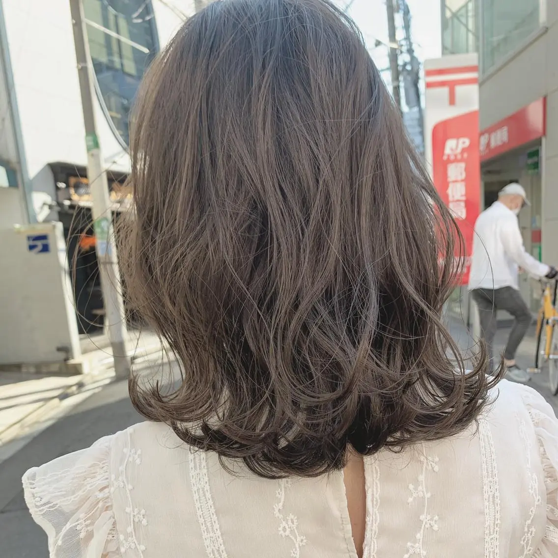 ミディアム カラー マツエク・マツパ ハイトーンボブ 前田 表参道　グレージュのヘアスタイル