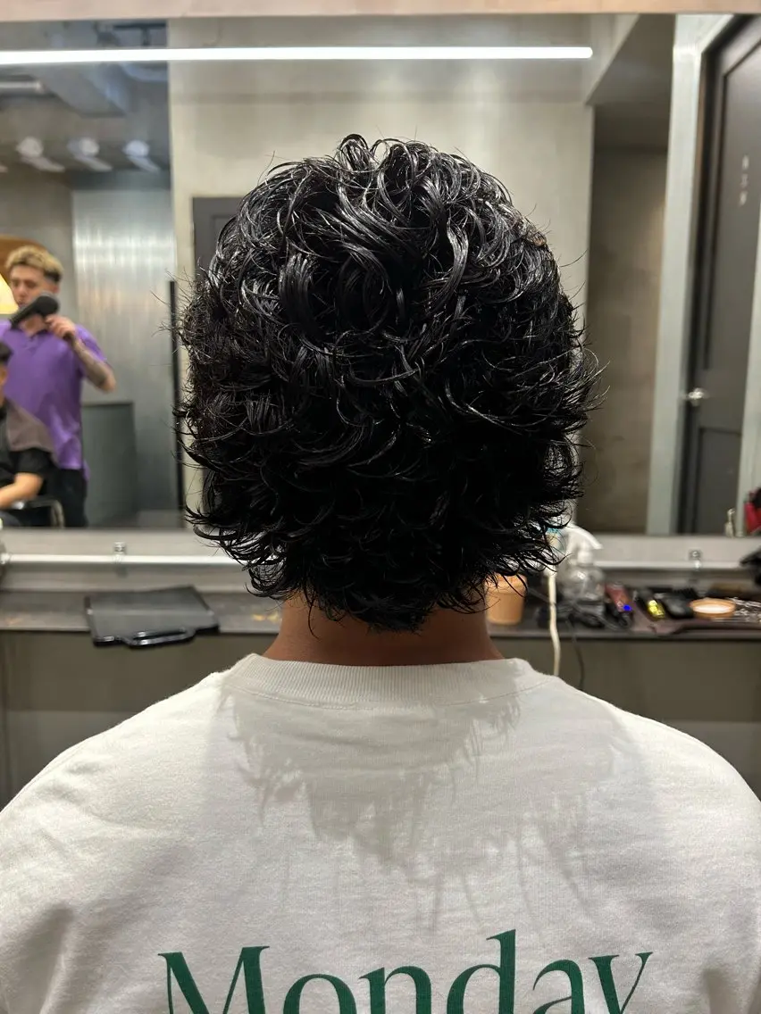 ミディアム ミディアムパーマ 外ハネヘア カット パーマ 【明大前フェード/ メンズパーマ/岳】のヘアスタイル