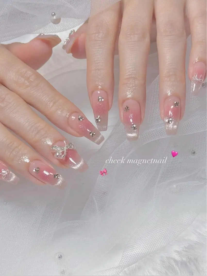 ネイル チークネイル 桜ネイル ドット フレンチネイル グラデーション ハンドネイル ハンドケア Nihonthy Nail 新宿のネイルデザイン