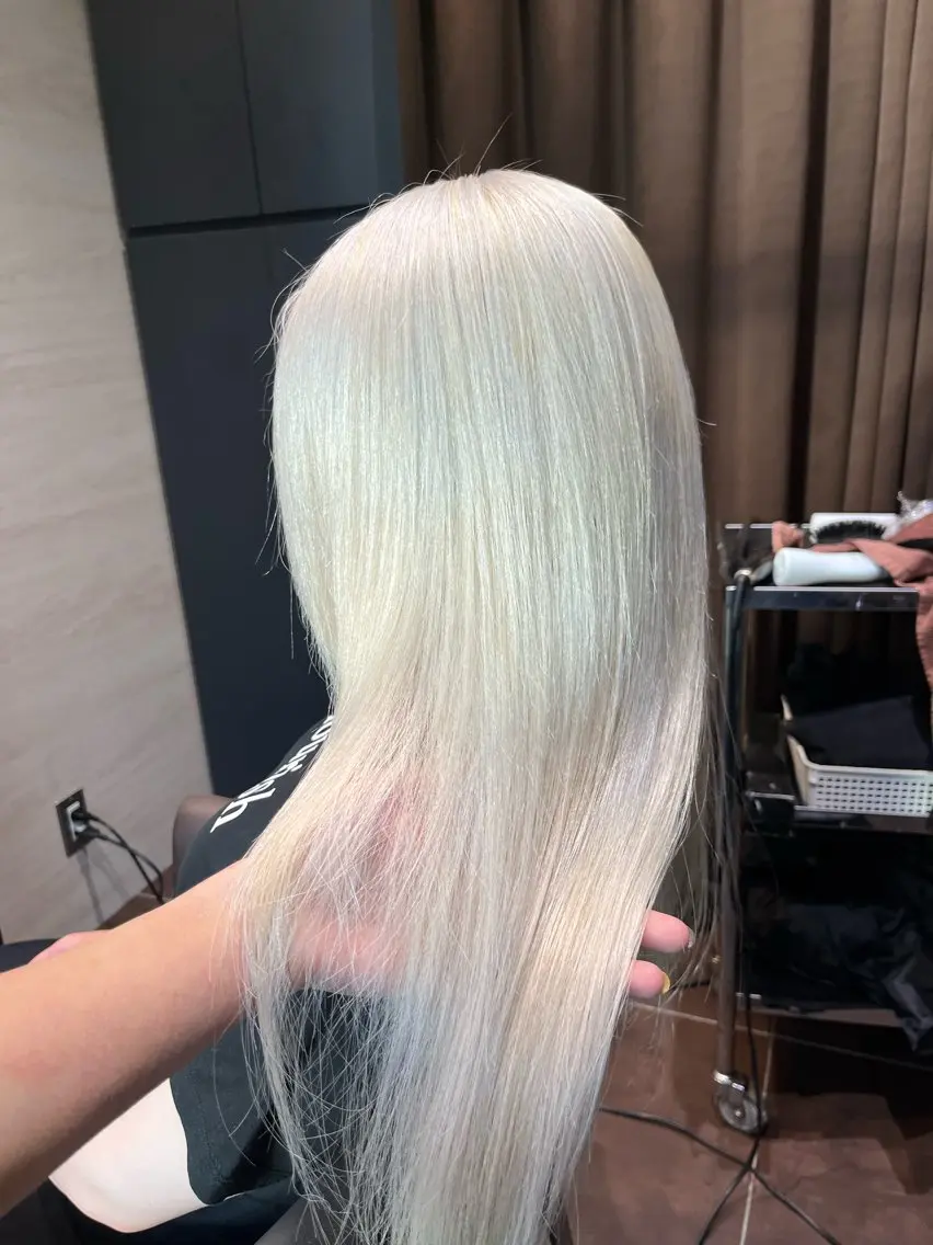 カラー ブロンド ホワイトブロンド 盛れる顔周り✨韓国式 レイヤーkanatoのヘアスタイル