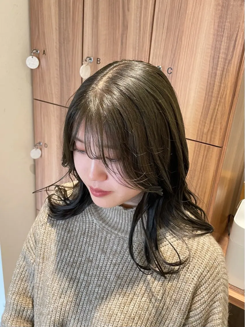 ミディアム ヘアカラー 小宮山 桃加のヘアスタイル