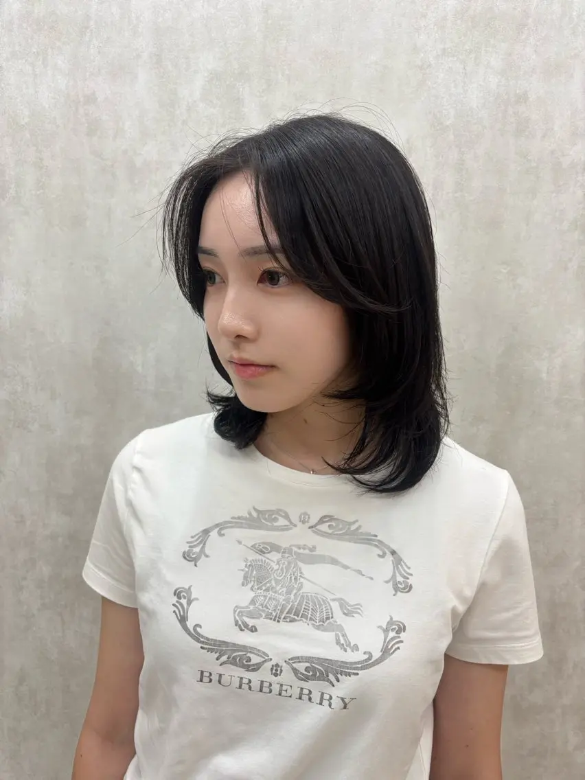 ミディアム レイヤーカット 梅原 結唯のヘアスタイル