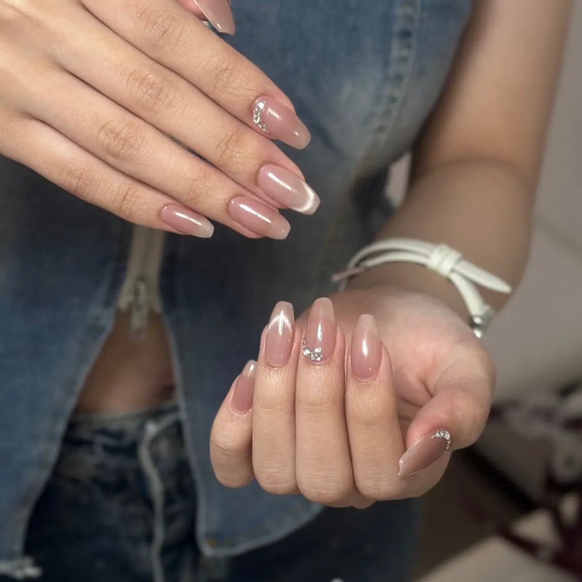 ネイル アートネイル オーロラネイル チークネイル フレンチネイル ガラスフレンチ 🎀YooLi Nail salonのネイルデザイン
