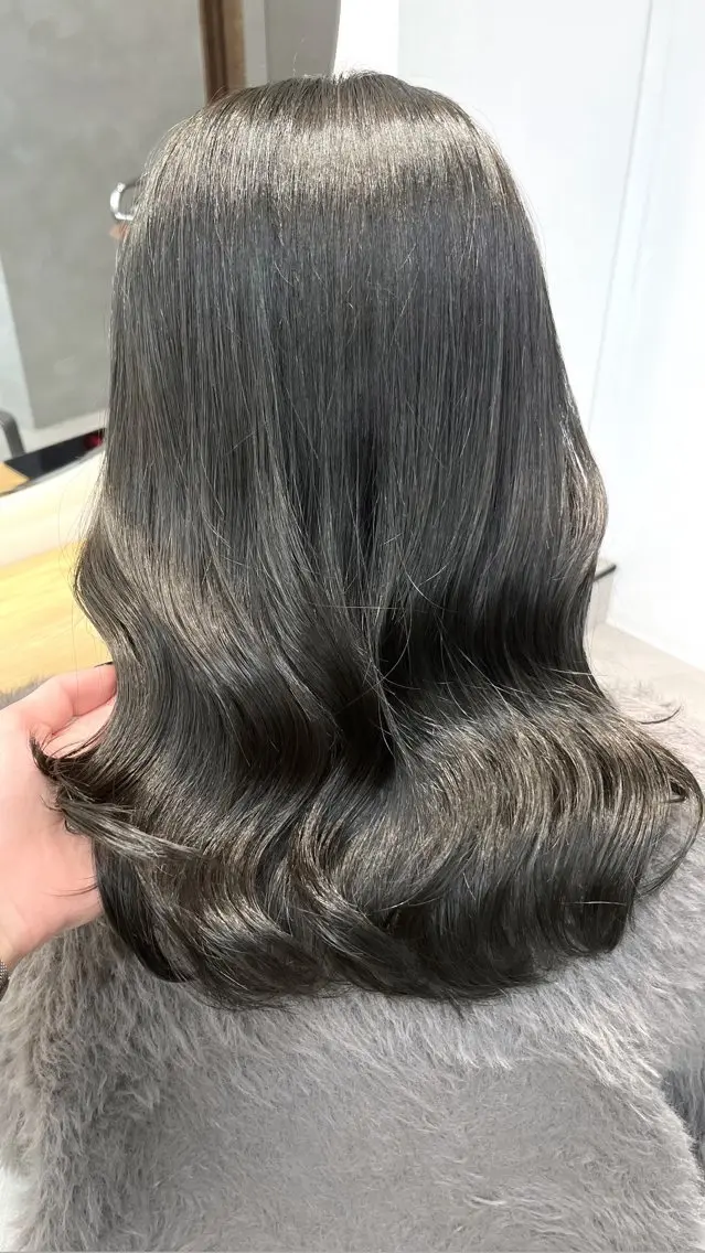 セミロング ヘアカラー 碓氷 梨乃のヘアスタイル