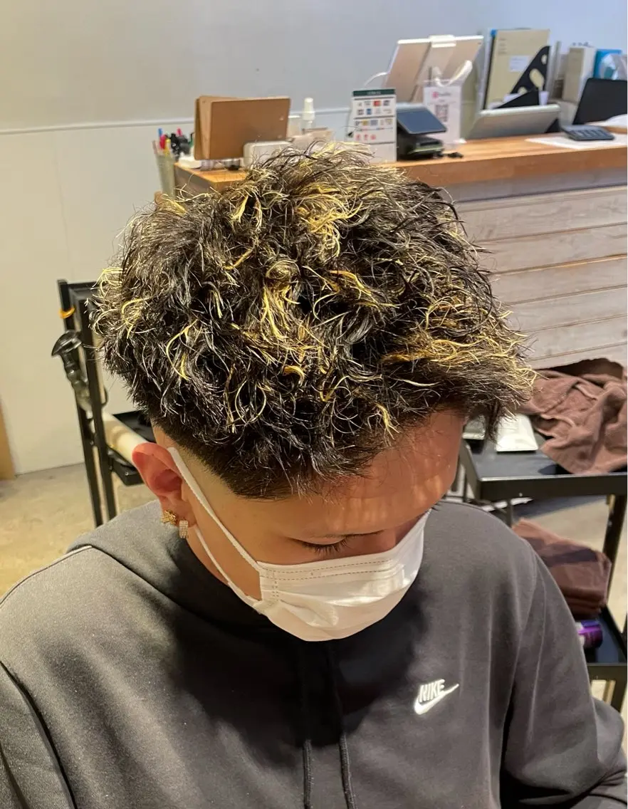 ショート パーマ メンズ モヒカン メンズパーマ メンズツイストパーマ ツイストパーマ カット ヘアカラー パーマ 海外ヘア特化🇺🇸 荷宮蓉太🔥のヘアスタイル