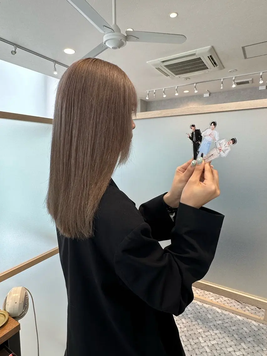 ロング カラー ヘアアレンジ ブリーチ グレージュ ラベンダーカラー ラベンダーグレージュ ラベンダーグレー ヘアカラー トリートメント REONA🪽✨薬院 レイヤーカット🫧のヘアスタイル