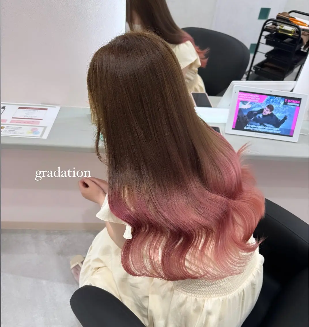 ❤️🔥【根元が伸びても気にならない】❤️🔥ブリーチ有りグラデーションカラー+3stepリンケージトリートメントの写真