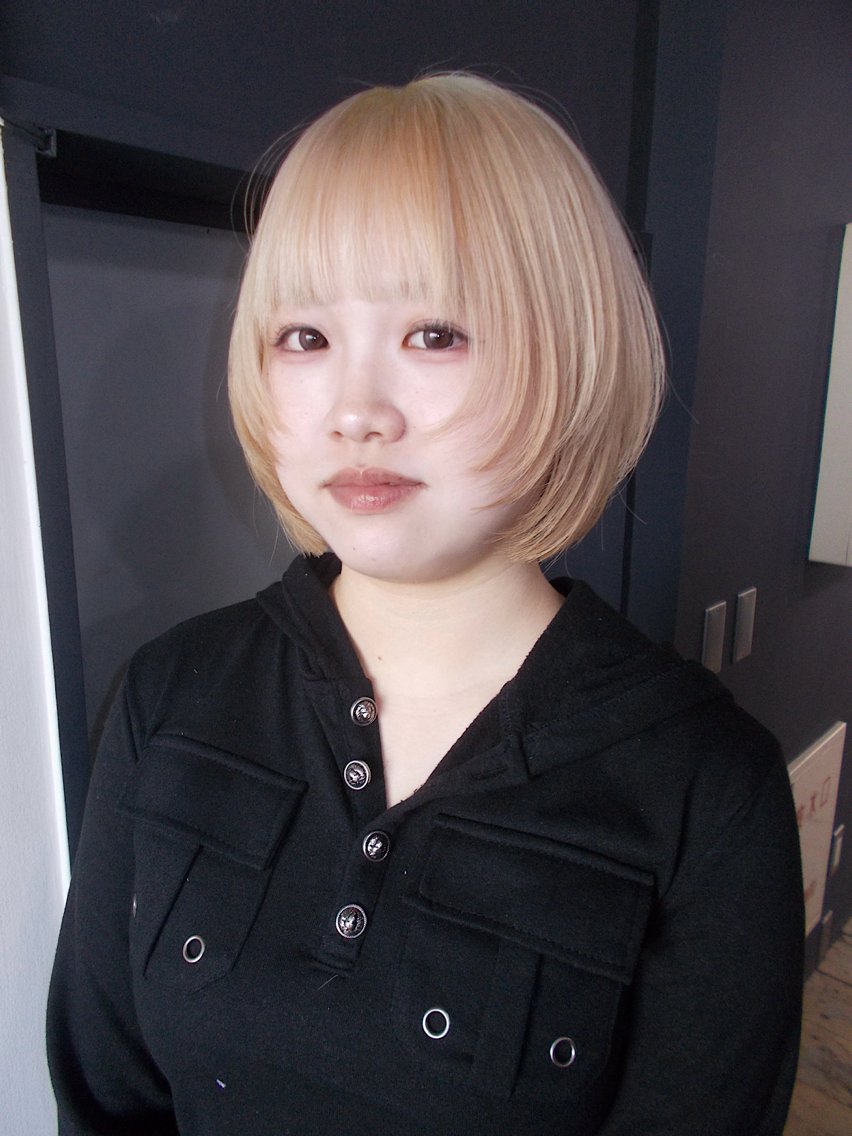 ミディアム カラー ボブレイヤー ブロンド ホワイトブロンド ボブ レイヤーカット カット ヘアカラー レイヤーカット/ ハイトーン/ゆうあのヘアスタイル