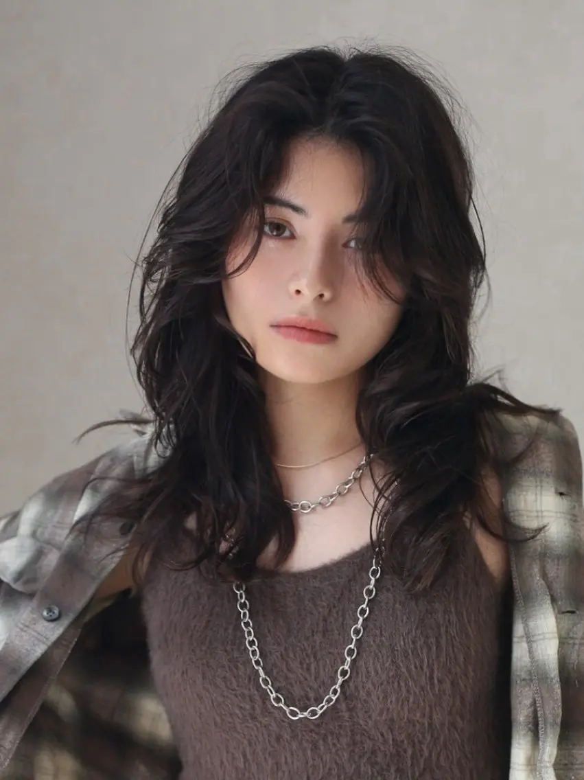 ミディアム カラー ブラウンカラー 透明感カラー ダークブラウン ハイレイヤー レイヤーカット カット ヘアカラー トリートメント 艶髪/透明感カラー ✨KIKOのヘアスタイル