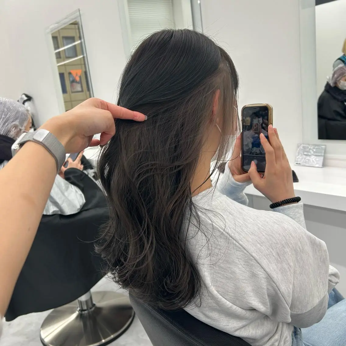 セミロング カラー ヘアアレンジ ヘアカラー トリートメント mai🍑暖色カラー /レイヤー💖のヘアスタイル