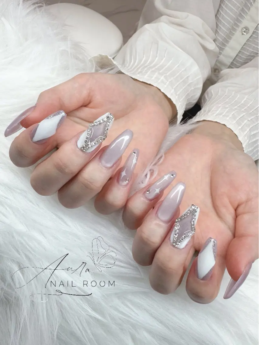 ネイル Luna (Aura nail room)のネイルデザイン