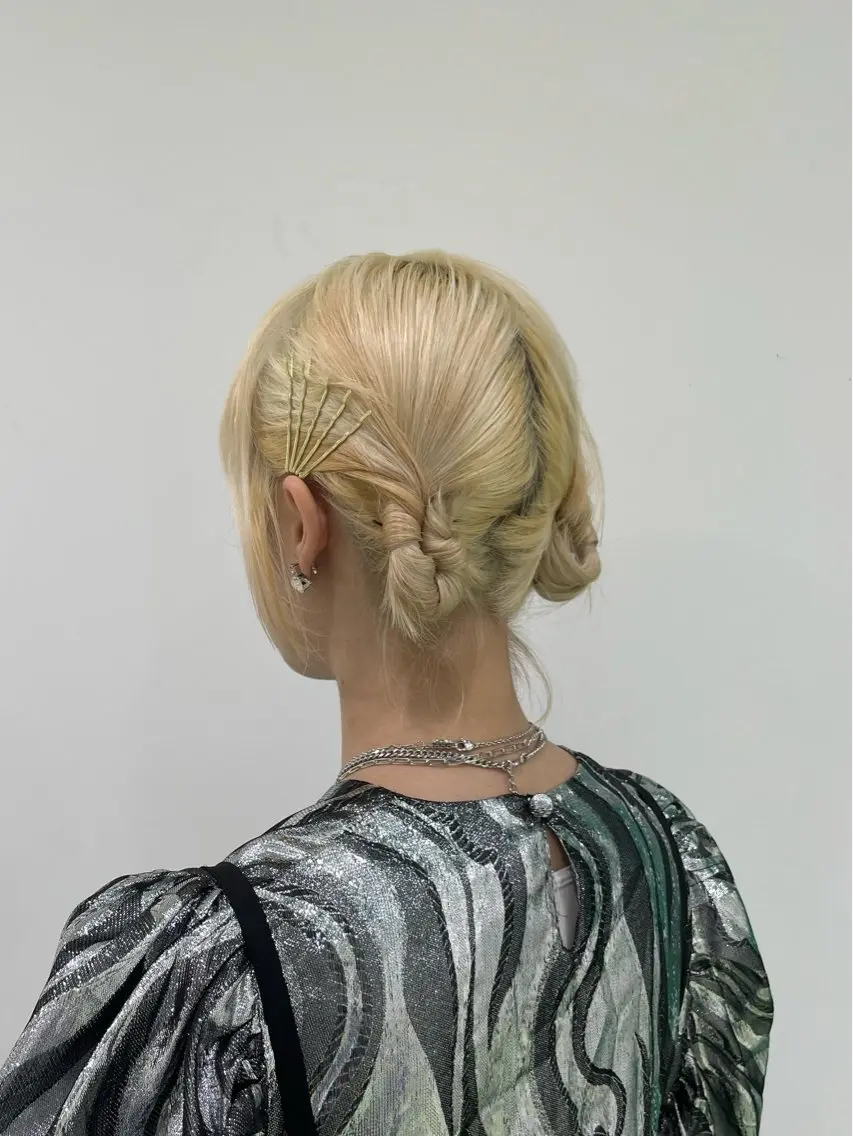 ショート seri💜艶カラー 💖ヘアアレンジのヘアスタイル