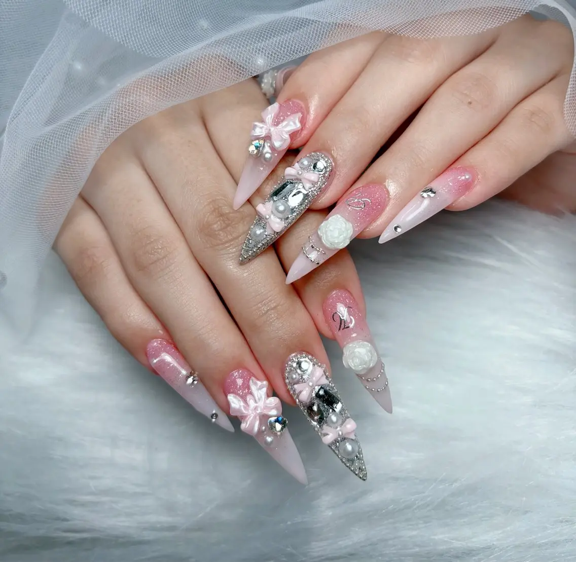 ネイル アートネイル 長さ出し ジェルネイル 韓国ネイル マグネットネイル ハンドネイル Cloudy Chan Nailのネイルデザイン