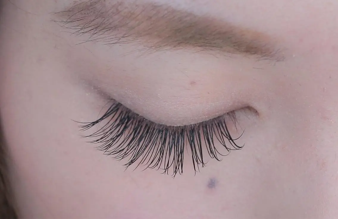 マツエク・マツパ 中村 眞歩のヘアスタイル