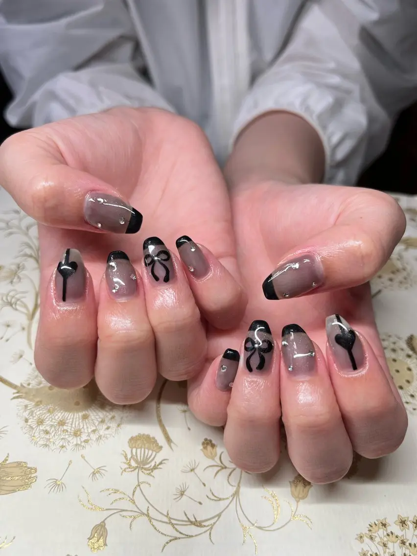 ネイル ハート 持ち込み リボン ストーンネイル ハンドネイル miel nailのネイルデザイン