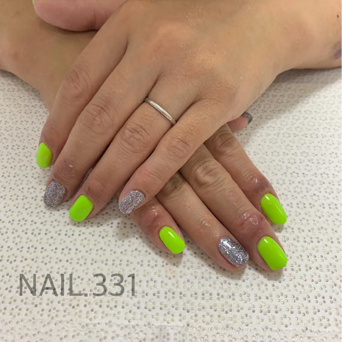 ネイル オーロラネイル フラッシュネイル キラキラネイル ラメ(グリッター) マグネットネイル Nail 331のネイルデザイン
