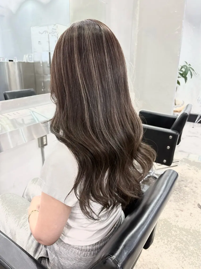 ロング カラー ブリーチ 透明感カラー ハイライトカラー ハイトーンカラー ハイライト ヘアカラー 🖤西嶋　桃花🖤 エクステ/レイヤーのヘアスタイル