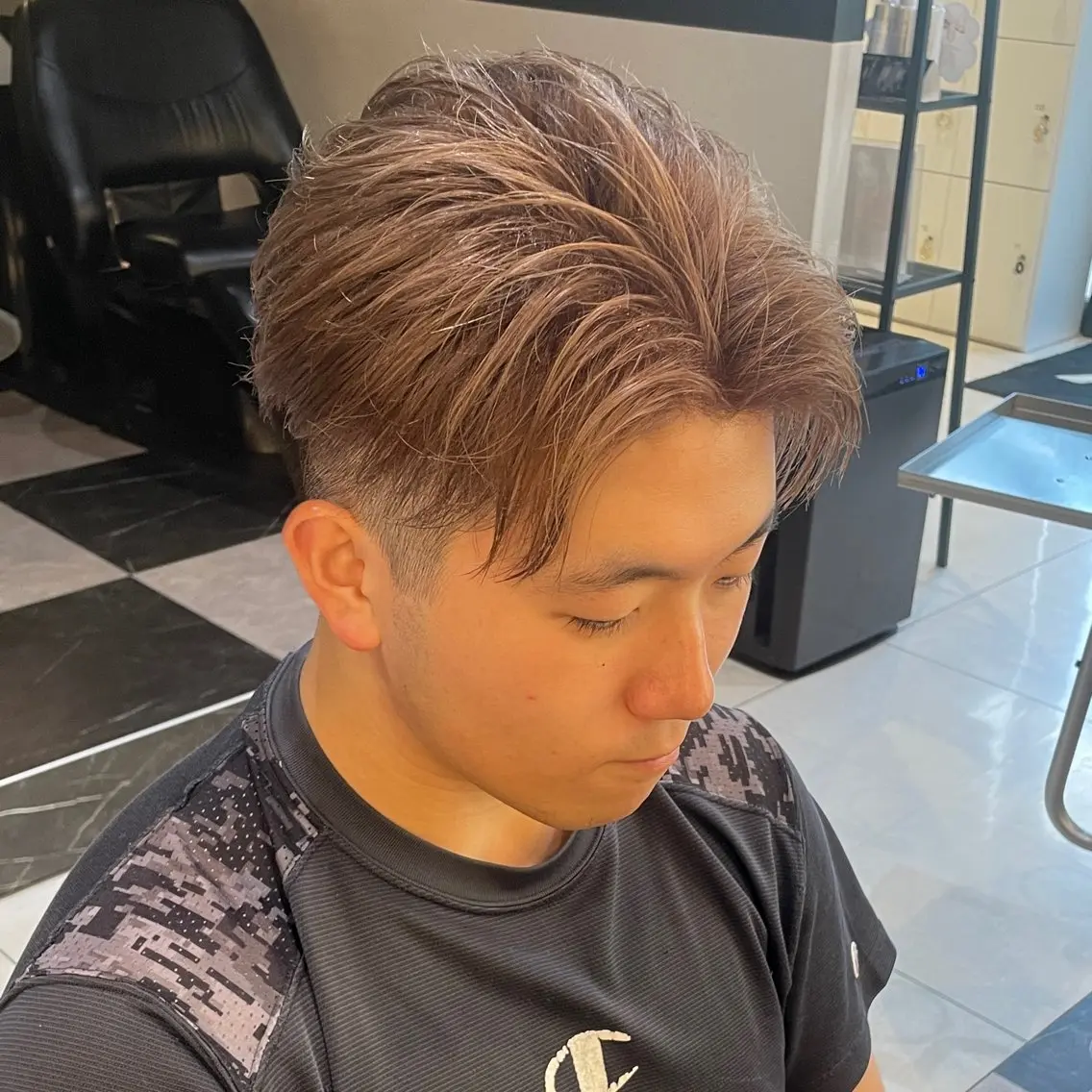 ショート カラー メンズ ベージュカラー ブロンド ブロンドベージュ カット ヘアカラー メンズヘア特化 崎田 成人のヘアスタイル