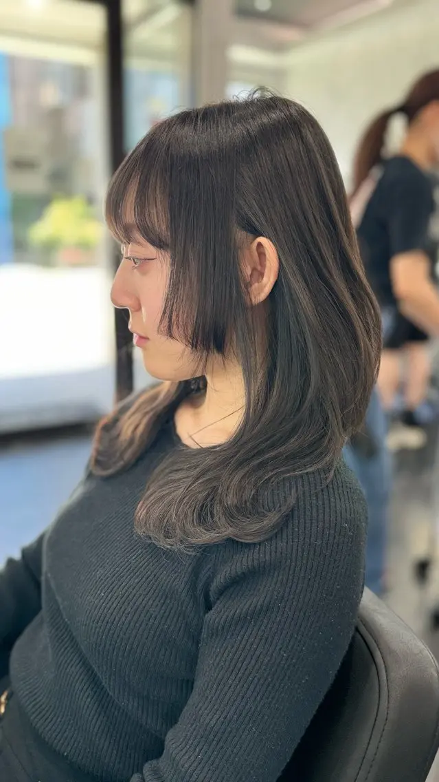 ミディアム ヘアカラー stylist Momoのヘアスタイル