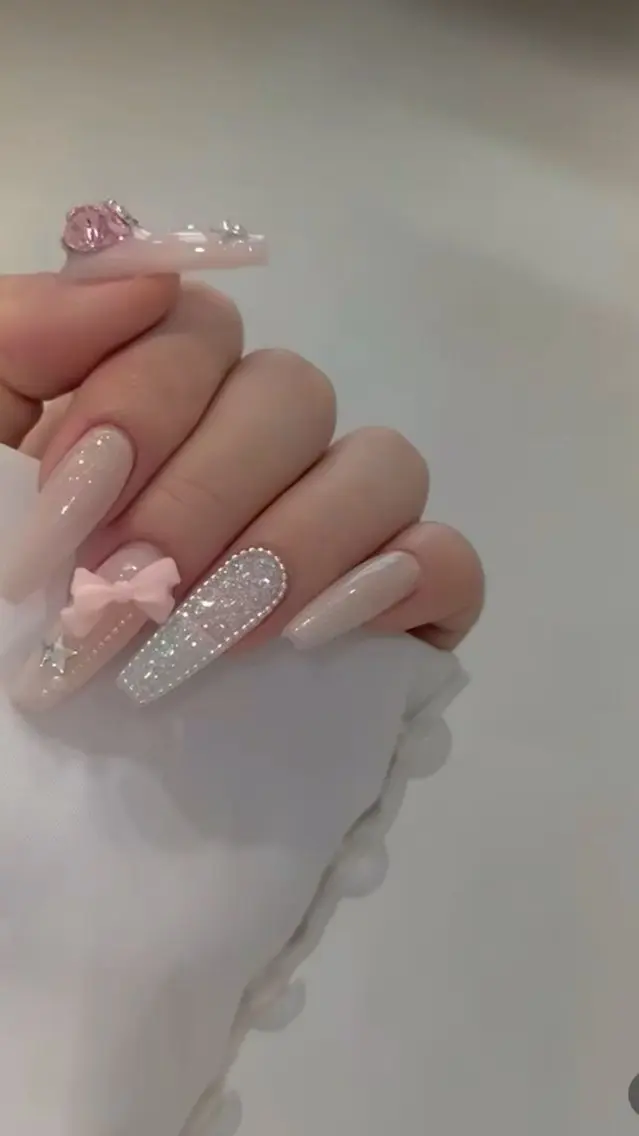 ネイル キラキラネイル 韓国ネイル ロングネイル ワンカラーネイル ワンホンネイル ハンドネイル Rina Nail.Blingのネイルデザイン