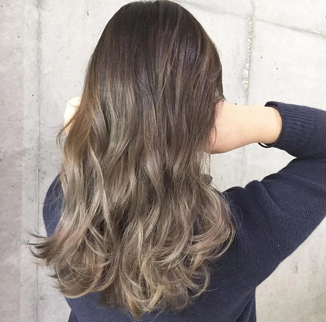 ミディアム カラー バレイヤージュ レイヤーカット タカツド ユウキのヘアスタイル