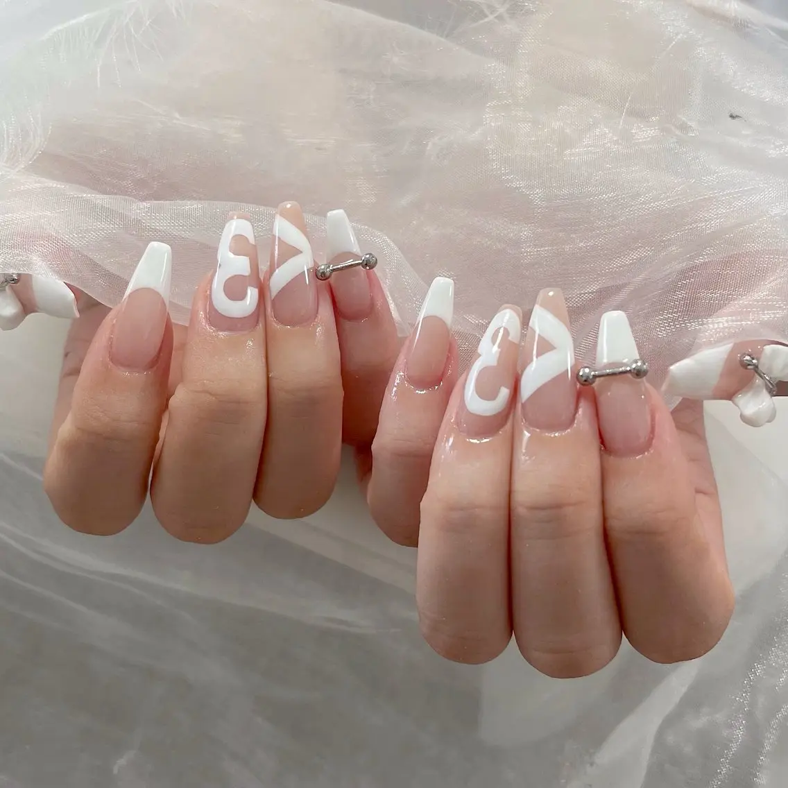 ネイル オーロラネイル 長さ出し フラッシュネイル フレンチネイル ジェルネイル ハンドネイル ハンドケア CiCi Nail Salonのネイルデザイン
