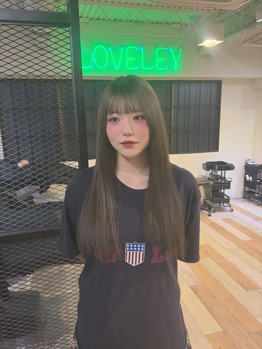 ロング ヘアカラー 💜🦋 COCONA🦋💜のヘアスタイル