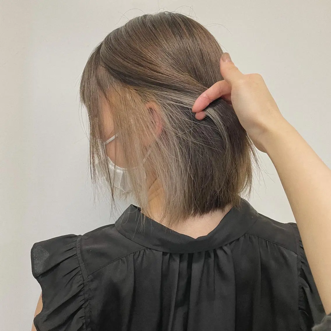 ミディアム カラー イヤリングカラー 落合 美穂のヘアスタイル