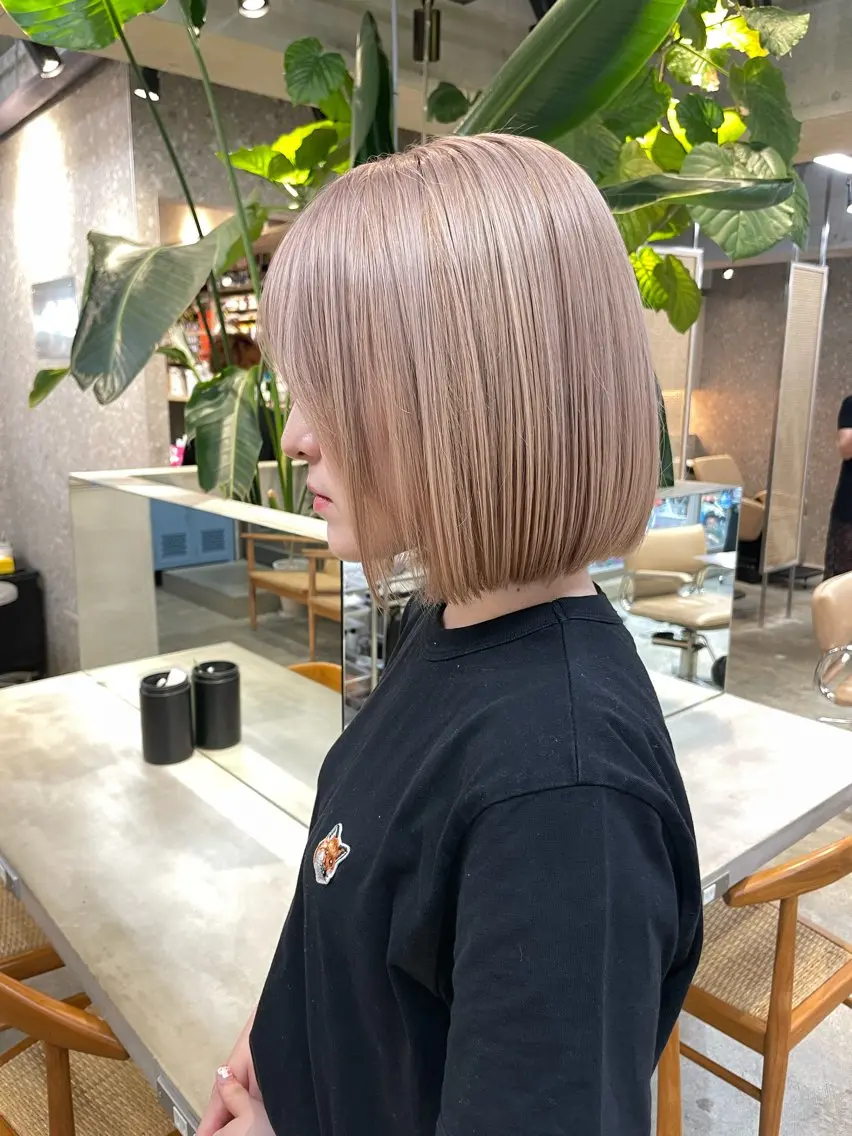 ショート ボブ ミルクティーベージュ /三村克彦のヘアスタイル