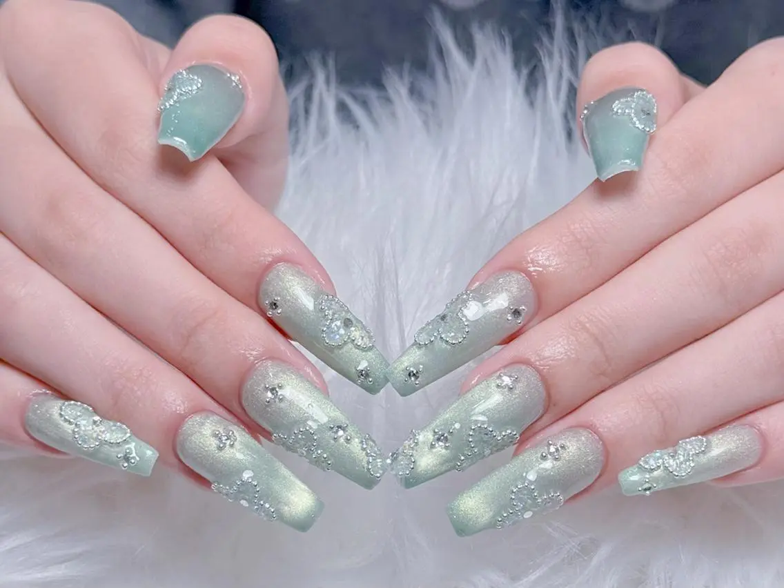 ネイル 長さ出し グラデーション 卒業式 キラキラネイル マグネットネイル ハンドネイル Belle Nail Salonのネイルデザイン