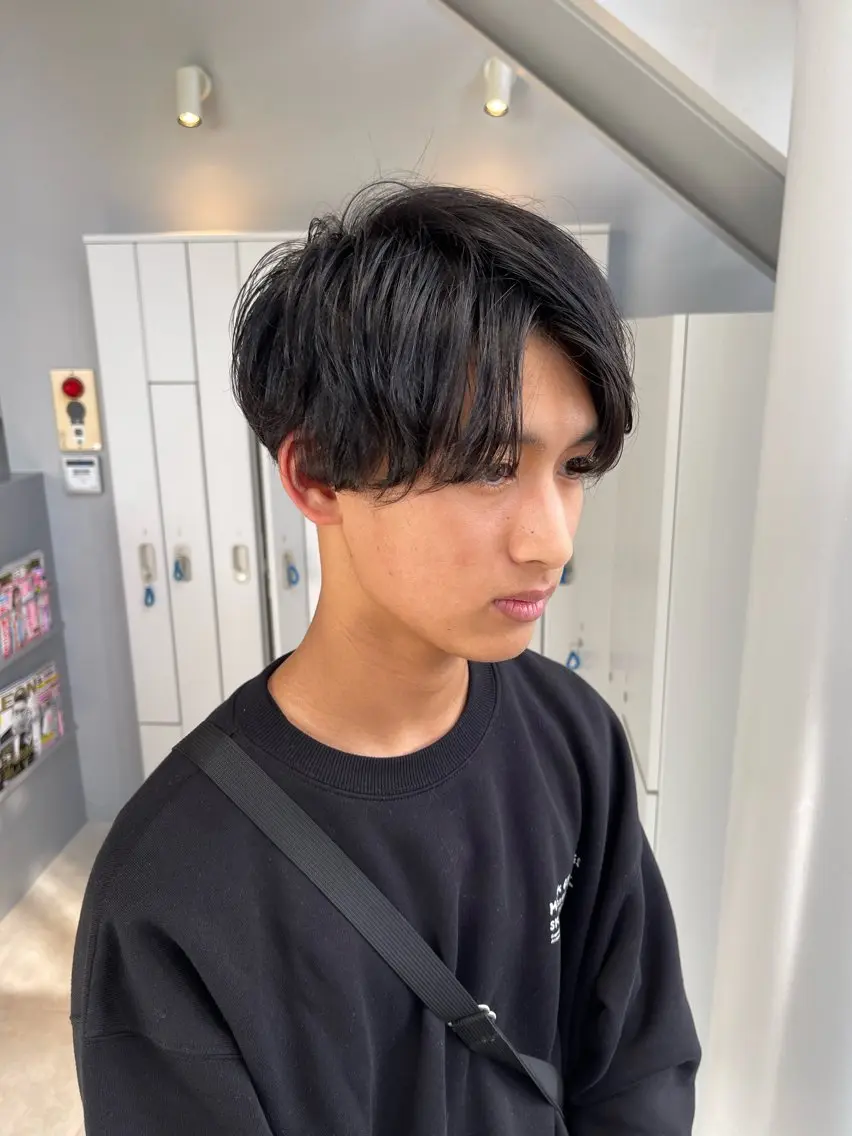ショート パーマ メンズ センターパート カット パーマ 石原圭悟 /ショート/艶カラーのヘアスタイル