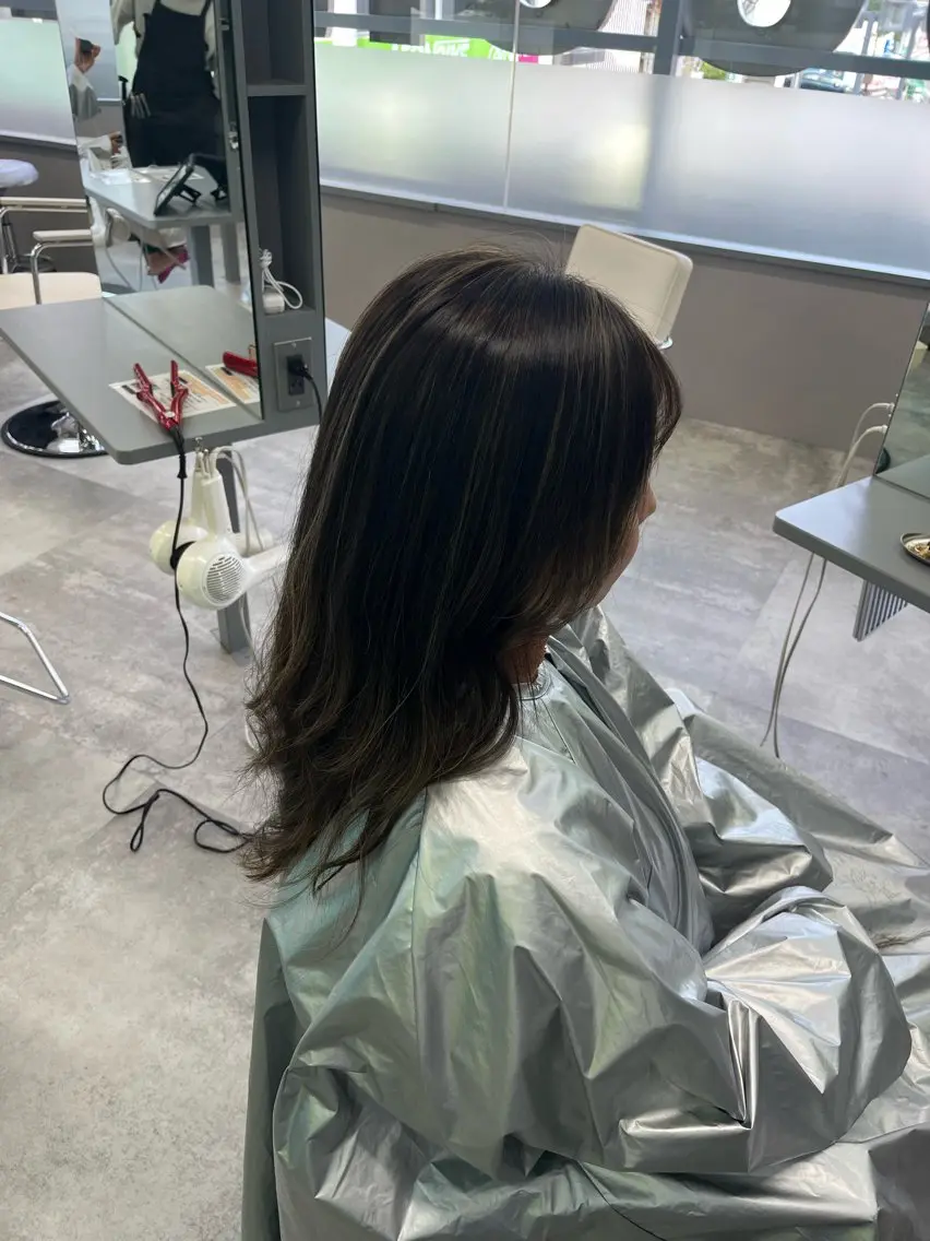 セミロング カラー ハイライトカラー ハイライト ヘアカラー 比嘉 翔太のヘアスタイル