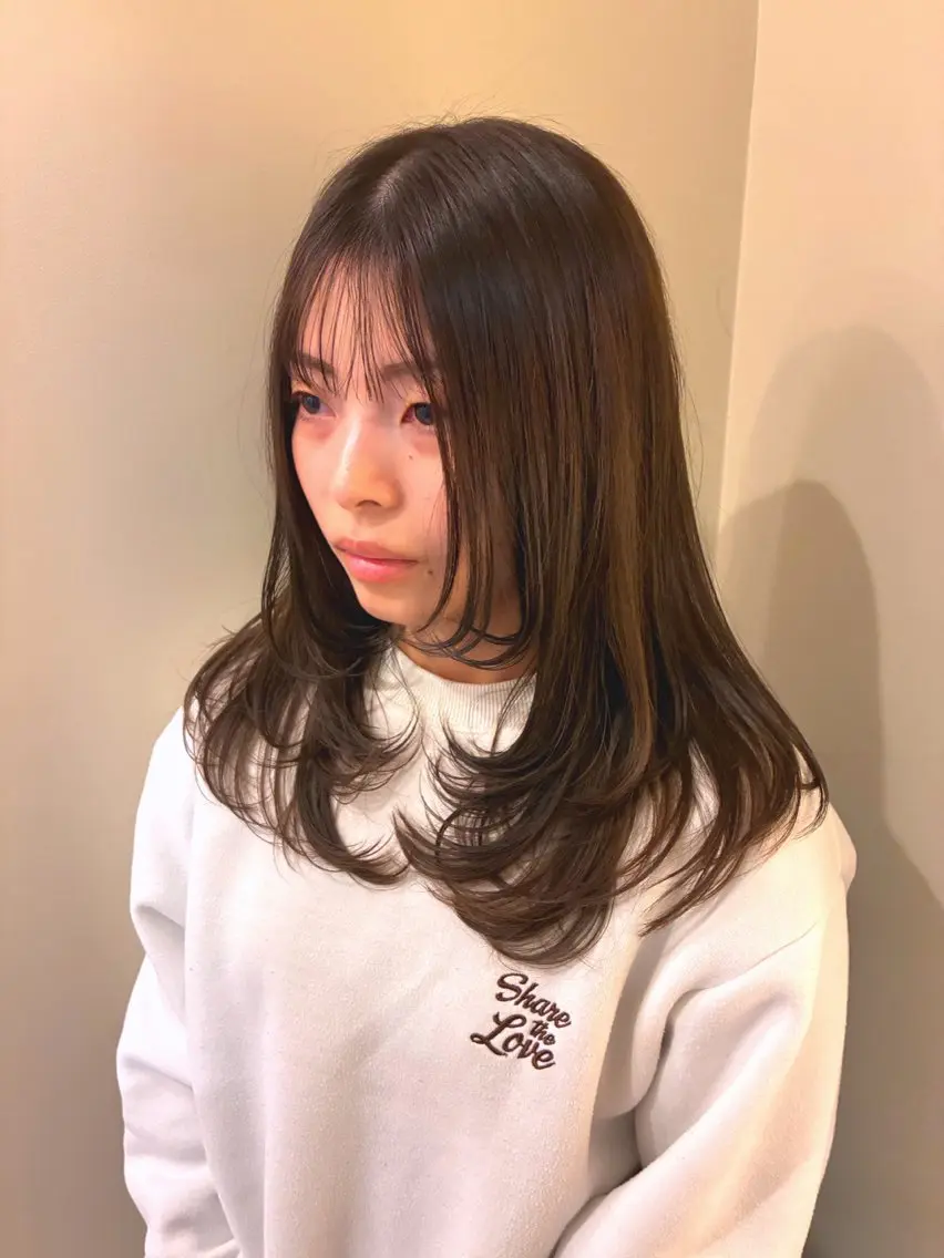 セミロング カラー アッシュ 透明感カラー レイヤーカット ヘアカラー 中野 佑麻のヘアスタイル