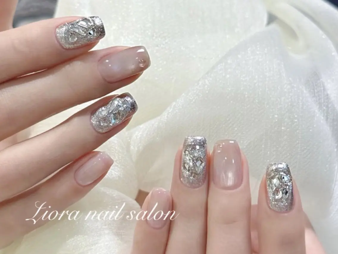 ネイル フレンチネイル ジェルネイル ガーリー グラデーション キラキラネイル ハンドネイル Liora nailのネイルデザイン