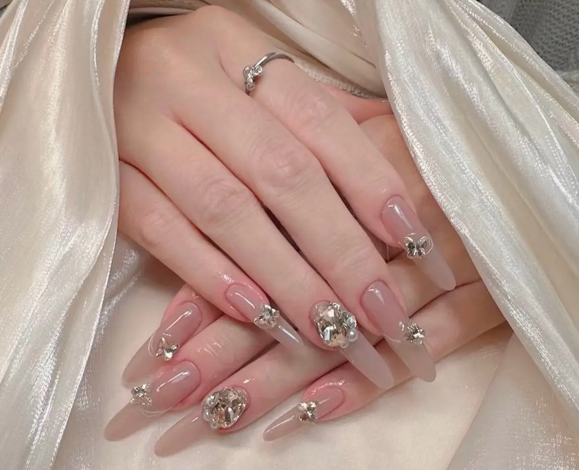 ネイル チークネイル 長さ出し フラワーネイル フレンチネイル ガーリー SunNail池袋駅 ワンホンネイルのネイルデザイン