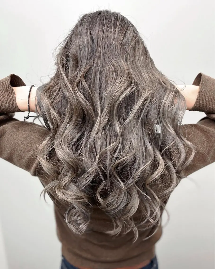 ロング 浅原 恵樹のヘアスタイル