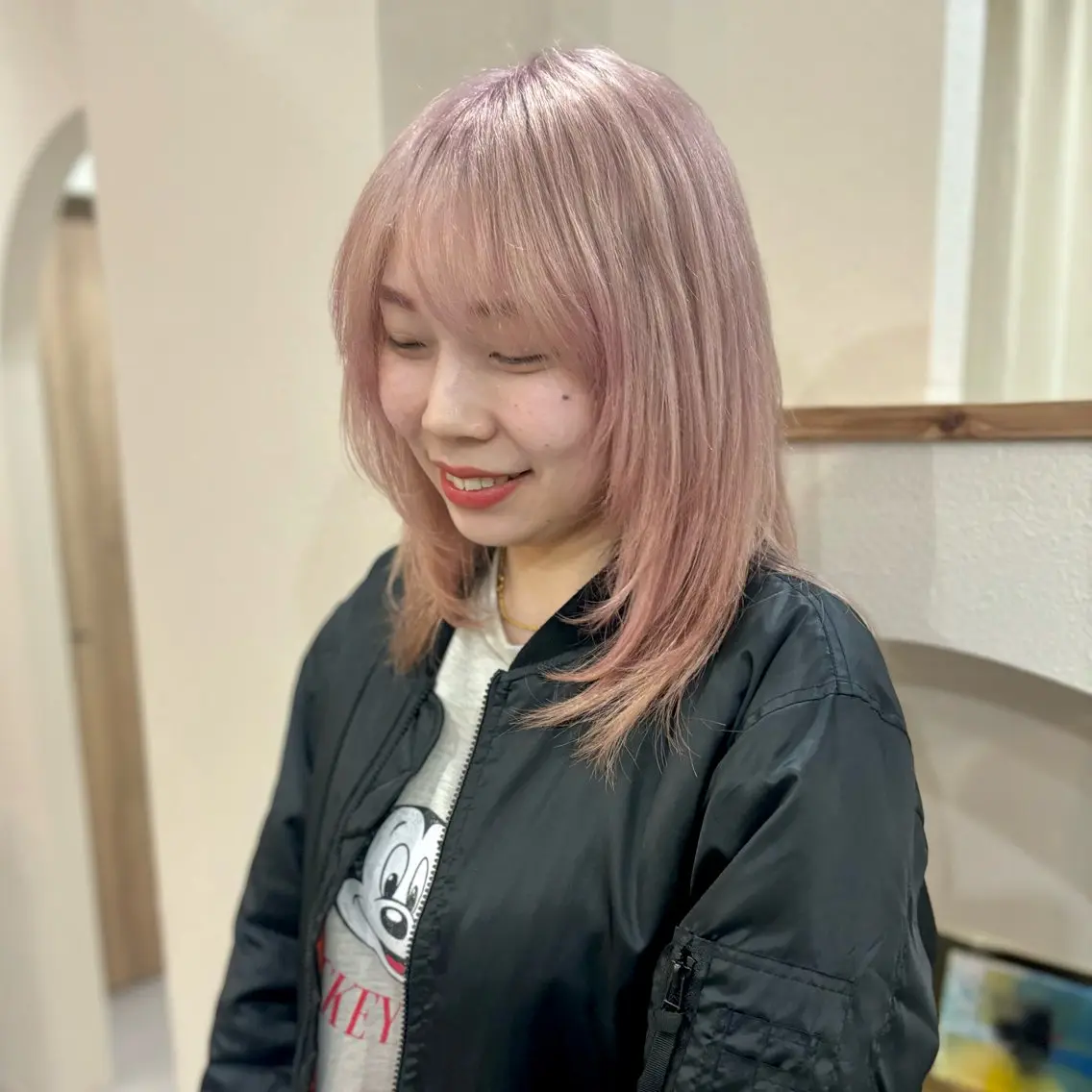 ミディアム カラー ブリーチ ピンクカラー 大阪ヴィーガンサロン KANAKOのヘアスタイル