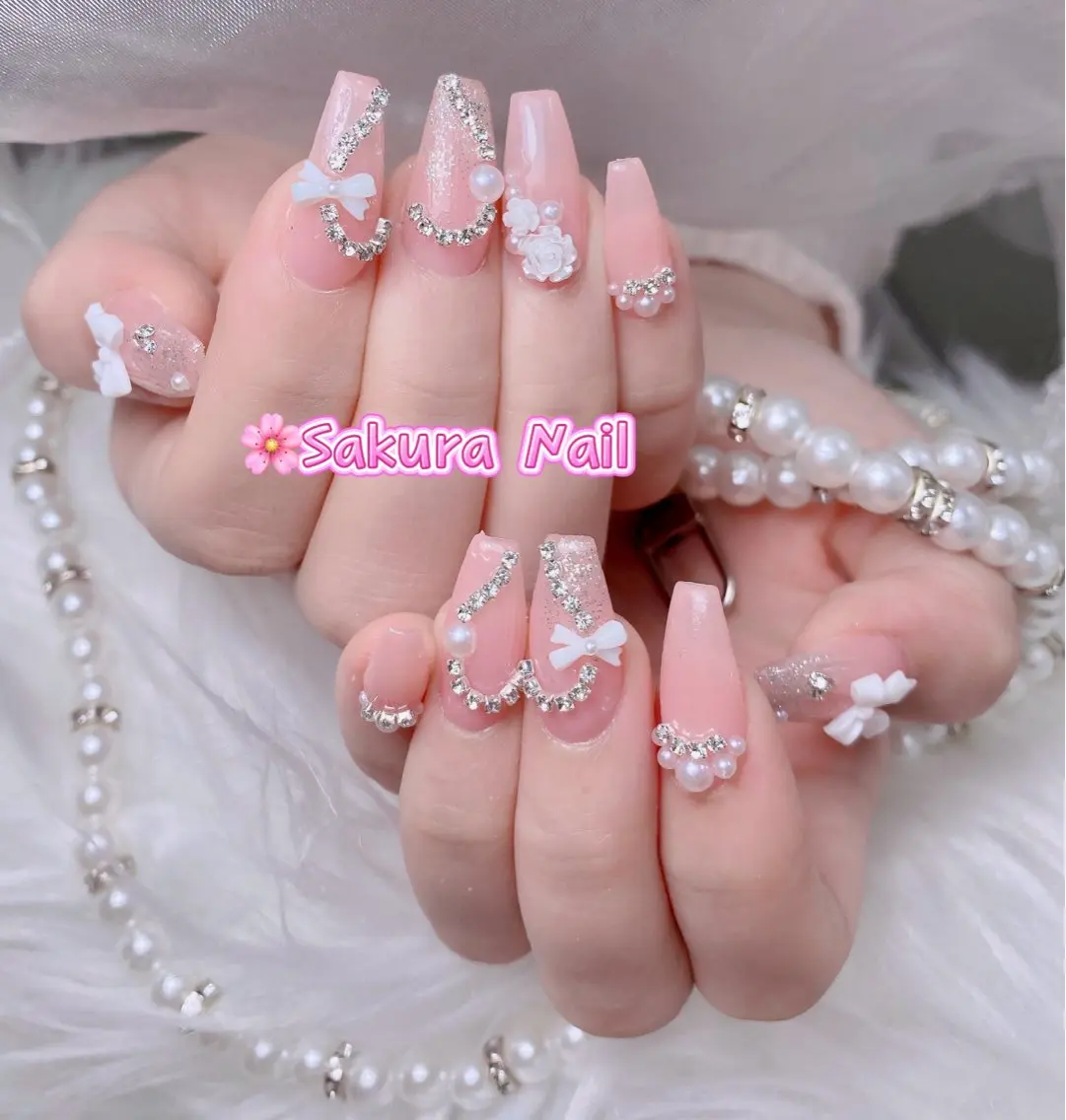 ネイル アートネイル オーロラネイル ボルドー チークネイル フレンチネイル ハンドネイル Sakura Nail Salonのネイルデザイン