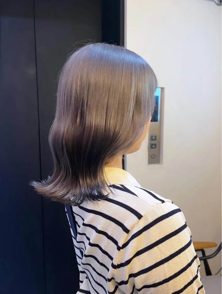 セミロング ヘアカラー ハイトーンカラー 🦋yuri🦋のヘアスタイル