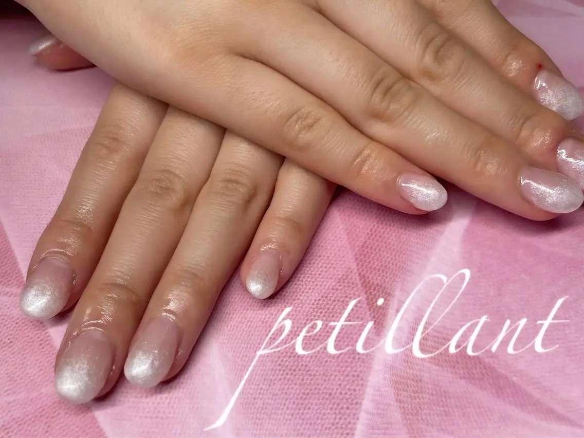 ネイル グラデーション ホワイト ハンドネイル ハンドケア nail salon petillantのネイルデザイン