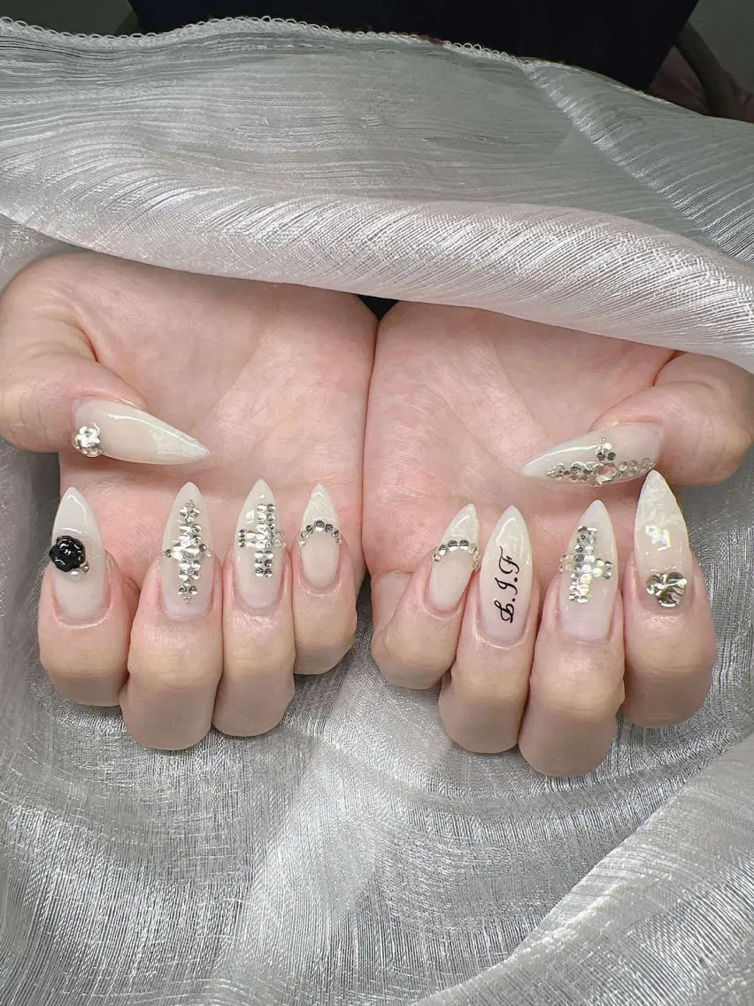 ネイル 長さ出し グラデーション 卒業式 キラキラネイル マグネットネイル ハンドネイル Lee Nailsのネイルデザイン