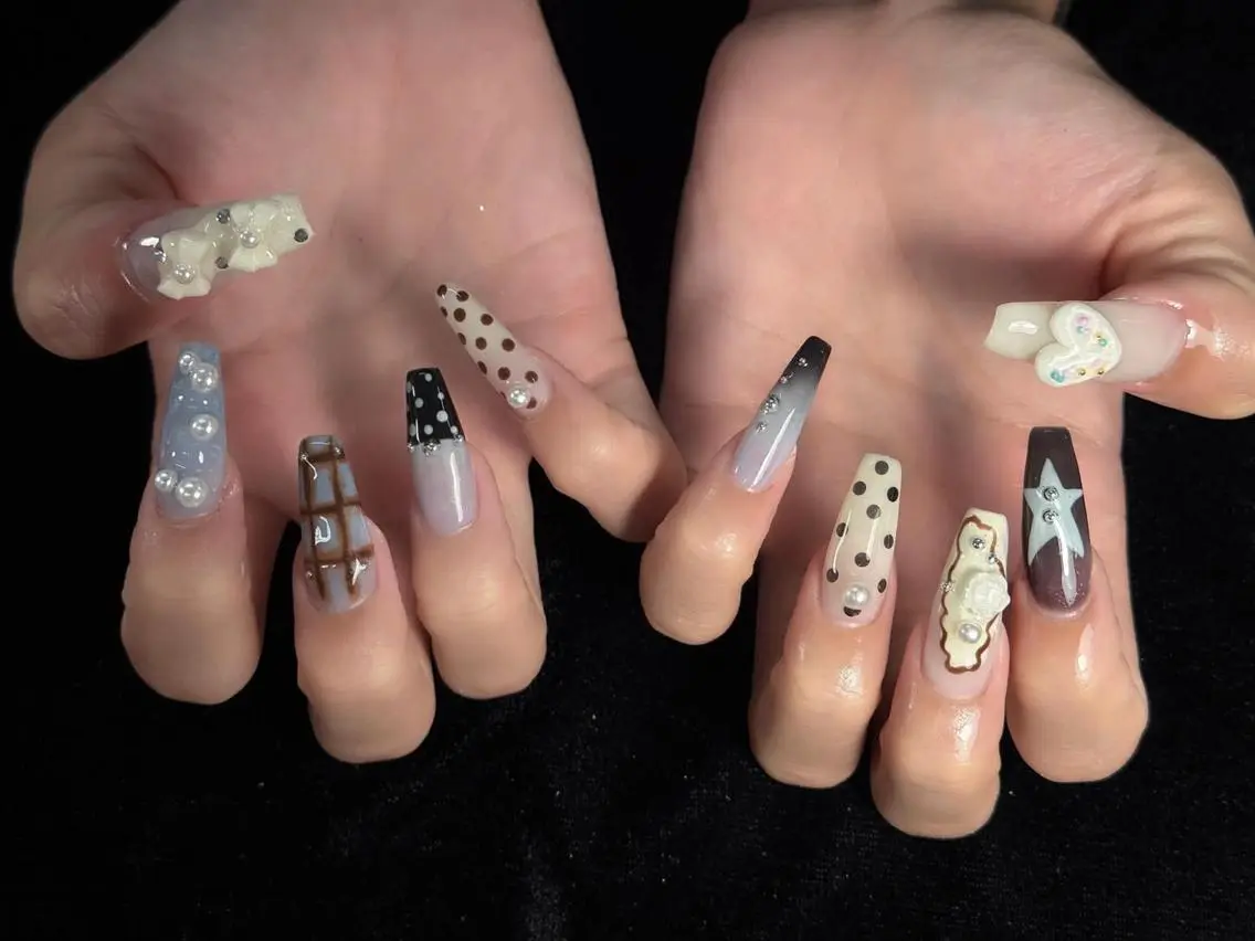 ネイル アートネイル チークネイル ドット フットネイル フレンチネイル ハンドネイル Mika Nails 心斎橋のネイルデザイン