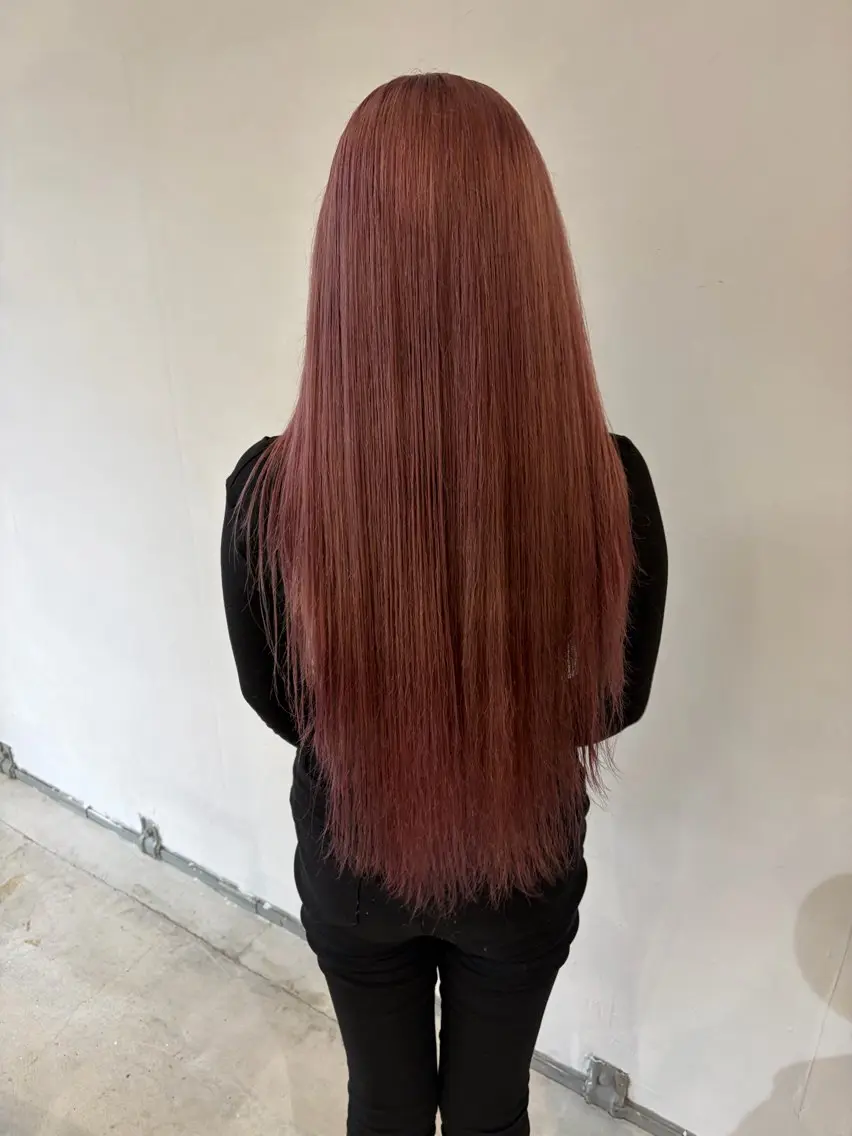 ロング カラー ベージュカラー ブリーチ ピンクカラー ピンクベージュ 塩崎 聖奈のヘアスタイル