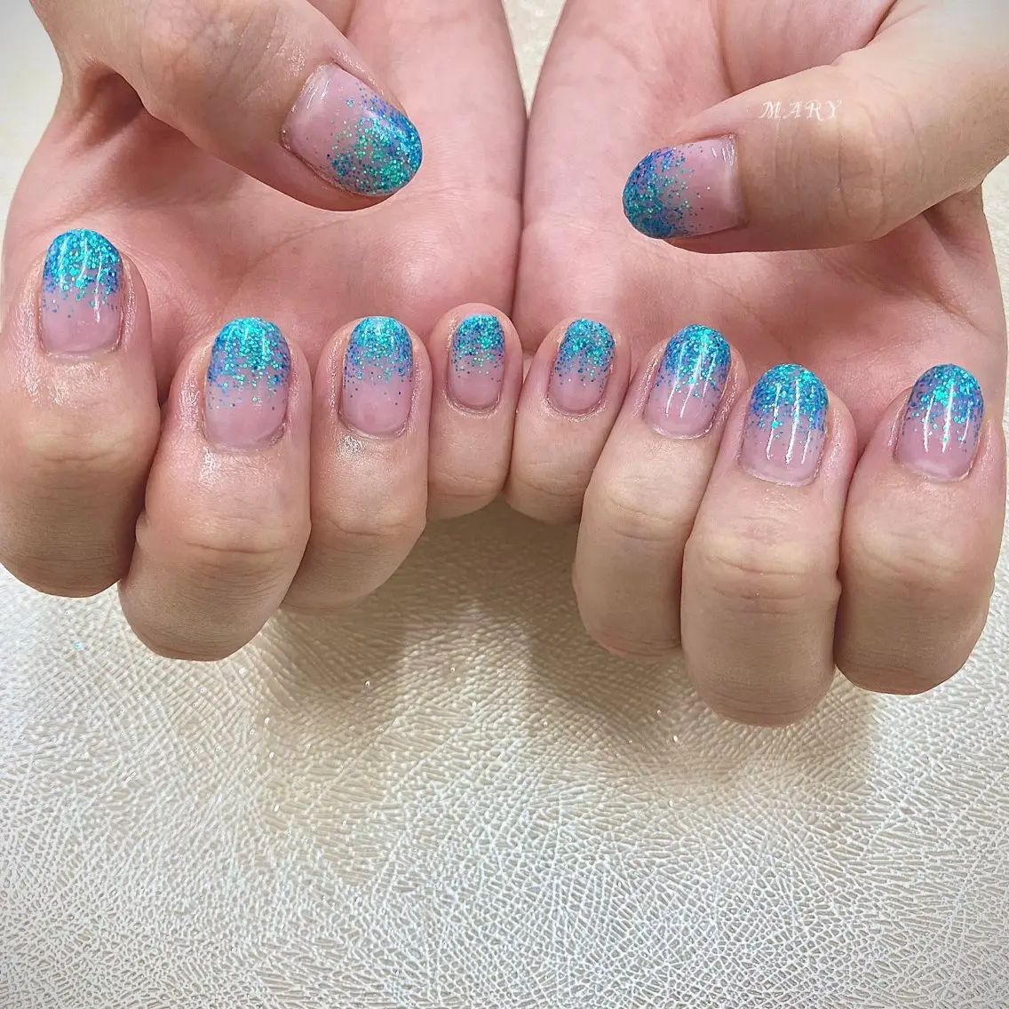 ネイル グラデーション キラキラネイル ラメ(グリッター) ラメグラデーション 水色 ハンドネイル Mary nail .narumiのネイルデザイン